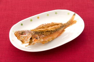 グルクン（タカサゴ）の唐揚げ