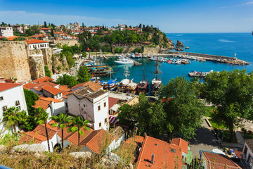 Obraz premium Starożytny port starego miasta w Antalyi