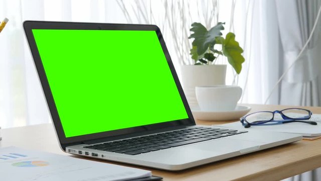 4K : A laptop computer with a key green screen.