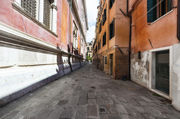 Fototapeta na wymiar Damage from dampness in Venice