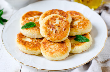 Cottage cheese pancakes with honey