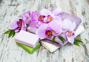 Obraz na płótnie Canvas Handmade soap and purple orchids