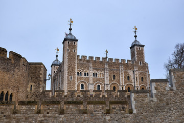 Fototapeta na wymiar LONDON CITY - DECEMBER 24, 2016: Tower of London seen from the north bank of the River Thames