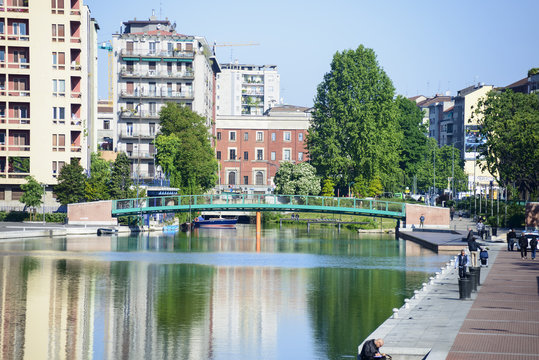 Italia Milano veduta della darsena lato viale Gabriele D'Annunzio ponte attraversamento