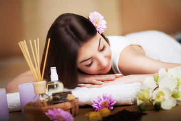 Obraz na płótnie Canvas Beauty treatments. Spa and relaxation. Rest on the massage table after the massage. Aroma oil. Beautiful, well-groomed skin. The concept of beauty and health.