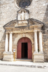 Domme. Portail de l'église notre dame de l'Assomption. Dordogne. Nouvelle Aquitaine