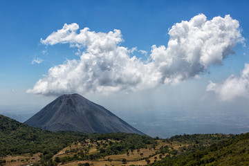 Fototapeta premium view of Izalco volcano from the Santa Ana volcano in Ceroo Verde national park El Salvador