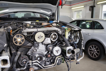 Automotor, Reparatur am Motor