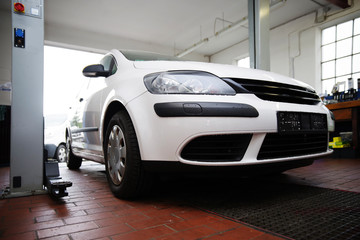 Auto in der Werkstatt 