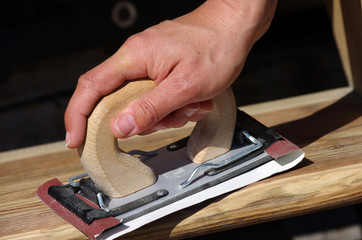 rénovation de meuble en bois - ponçage