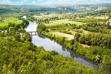 Domme. La Dordogne vue depuis le belvédère. Dordogne. Nouvelle Aquitaine - obrazy, fototapety, plakaty