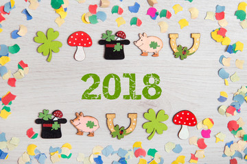 Hintergrund mit Glückssymbolen-2018