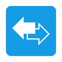 Icono plano flecha doble sentido en cuadrado azul