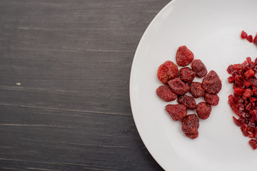 Strawberry fruit dried in dish