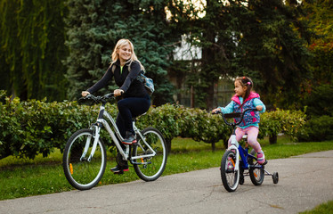 Fototapeta premium Mother and daughter were cycling at the park 