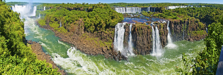 Panorama der Iguacu Wasserfälle - obrazy, fototapety, plakaty