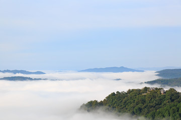 Fototapeta na wymiar 備中松山城 -雲海に浮かぶ天空の城-