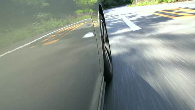 コーナーリング／車外車載カメラ山間部ドライブ／右側から