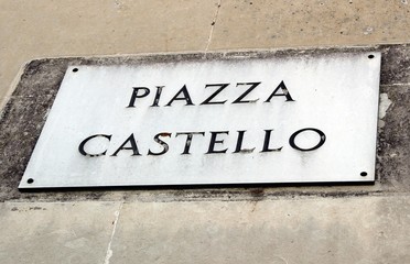 Italy: Indicazione stradale ( Castle square).