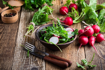 Salad with rucola and radish
