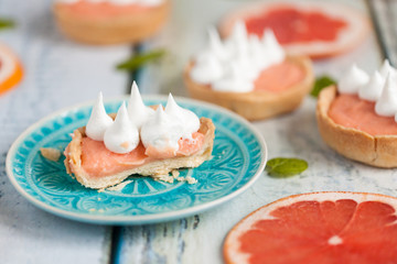 Grapefruit curd tartlets with meringue on top