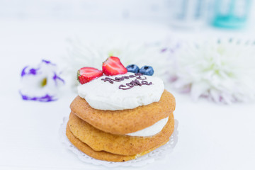 Flowers with whoopie pies. Honey cake.