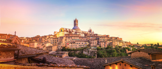 Fototapeta na wymiar Colorfull Sunset in Siena, Tuscany - Italy