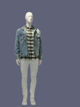 Full-length man mannequins.