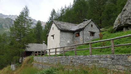 Baita di montagna sulle Alpi Italiane