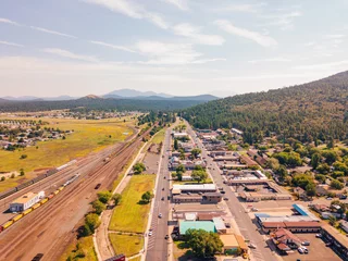 Gordijnen Aerial view of the historical route 66 and railway in the city of Williams, Arizona. © ingusk