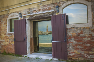 Campanile di San Marco Fensterspiegelung
