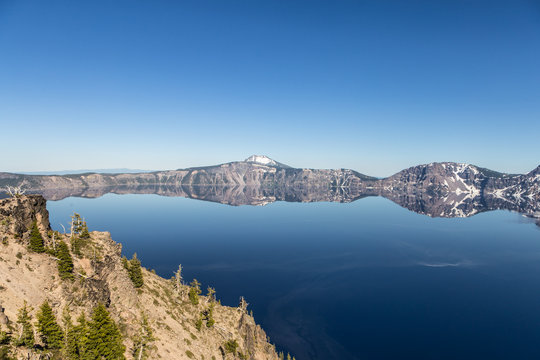 Crater lake perfect reflection in Oregon, USA