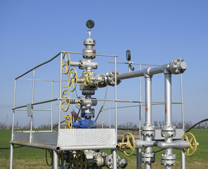 The equipment and technologies on oil fields. Oil well