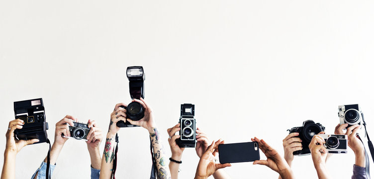 Reportage holding a recorder equipment in a line