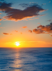 Naklejka na ściany i meble Sunset over the Pacific - Golden hour
