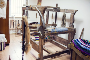 loom  with thread