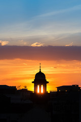 Fototapeta na wymiar mosque silhouette with beautiful sunset background.mosque is more than a place of worship, study and discuss Islam,community centres,teach about muslim,religious festivals or Weddings