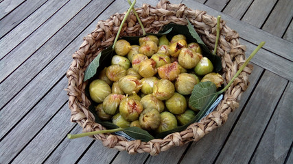 Panier de figues fraiches