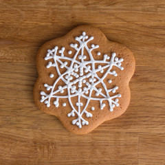  gingerbread in the shape of a snowflake