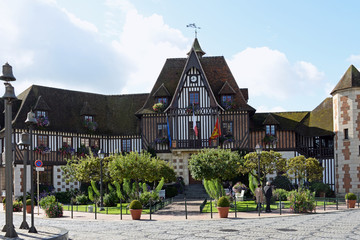 Das Rathaus von Deauville