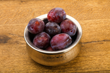 Plums in the bowl