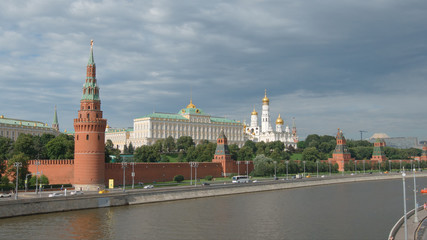 Obraz premium Kremlin and a river in the summer - Moscow, Russia