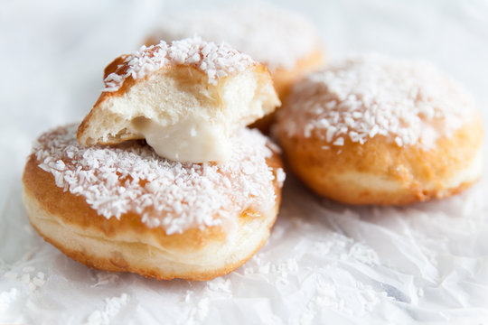 Deep-fried doughnuts filled with coconut custard cream