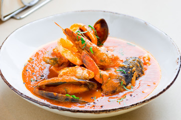 Mussels with shrimp and potatoes
