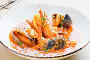 Mussels with shrimp and potatoes