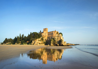 Fototapeta premium golden castle on the beach with reflections in Portugal