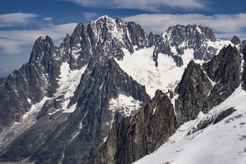 Fototapeta na wymiar Beautiful scenery of the great mountain peaks in the Mont Blanc massif.