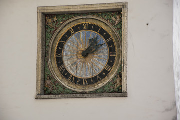 Fototapeta na wymiar Old wooden clock on the side of a wall