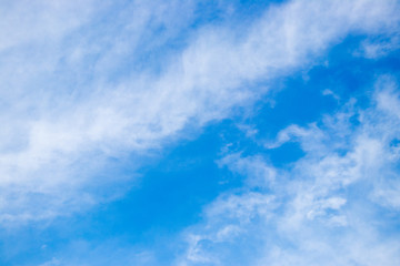 Obraz premium White cloud with blue sky background, have the copy space