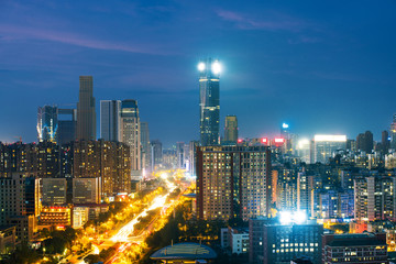 Fototapeta premium panoramic view of shanghai skyline with huangpu river at dusk
